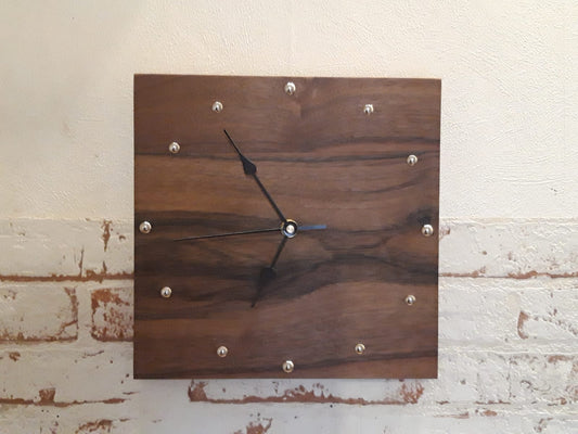Wanduhr aus amerikanischer Walnuss