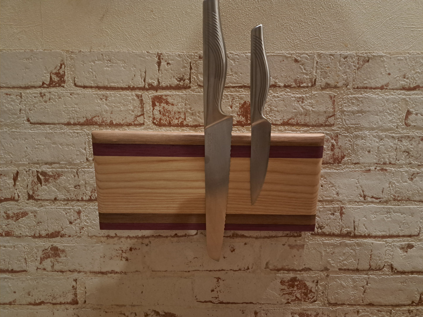 Magnetische Messerleiste aus Esche, Walnuss und Amaranth